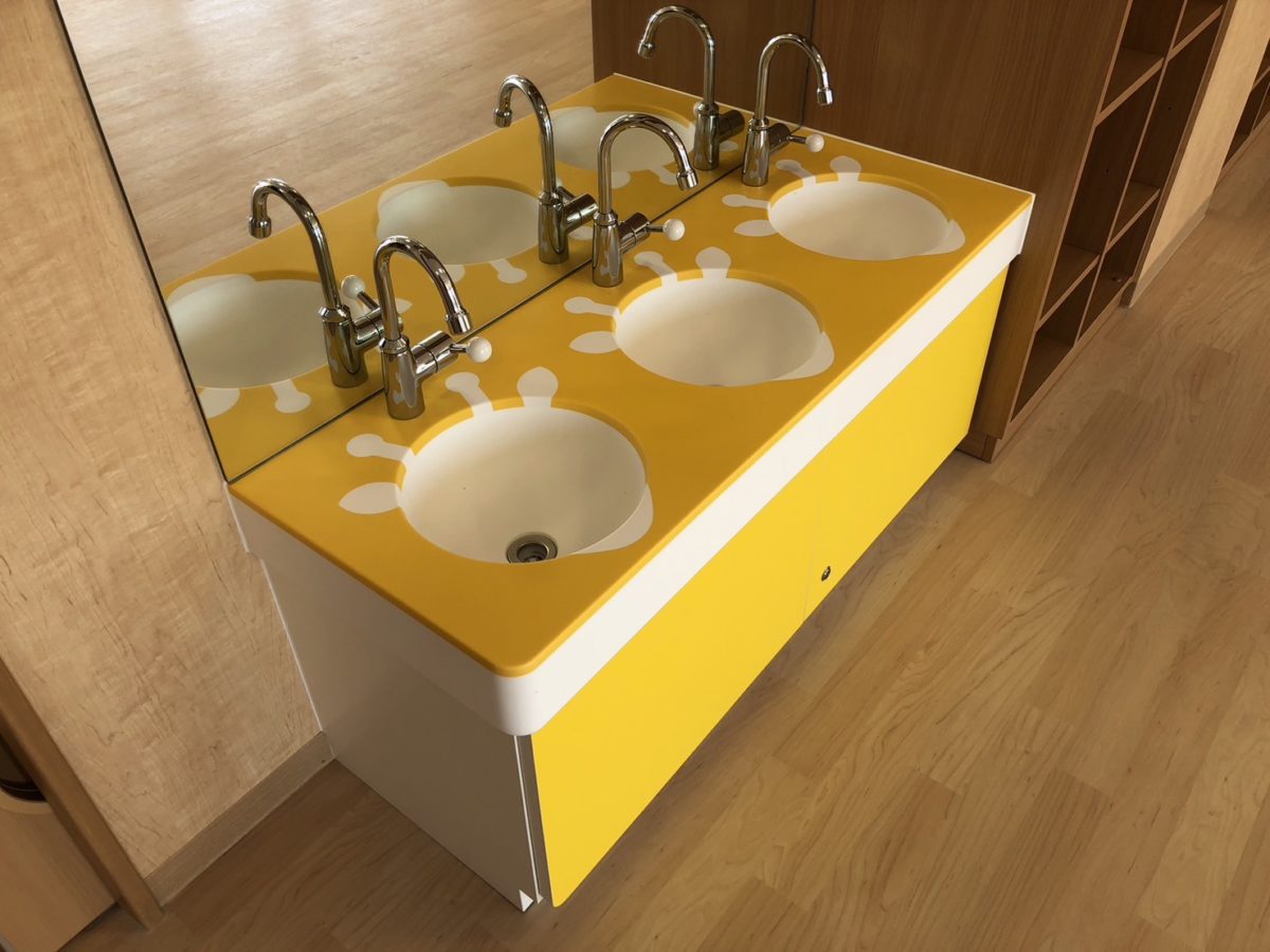 モリノテ(幼児用手洗い台)(キリン3連)