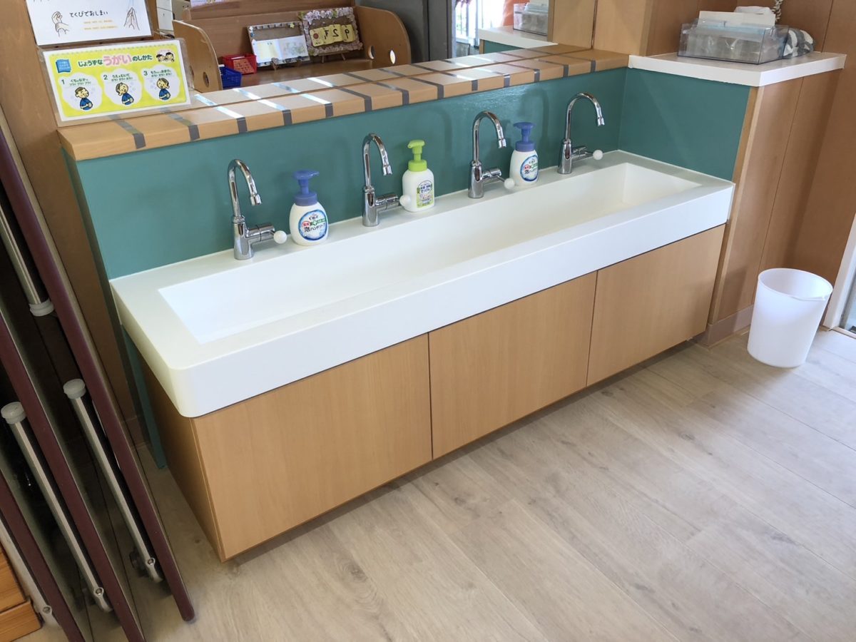 モリノテ(幼児用手洗い台)(4連)